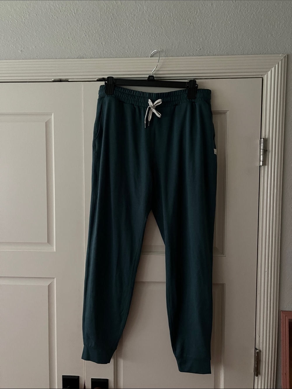 VUORI performance joggers with pockets medium